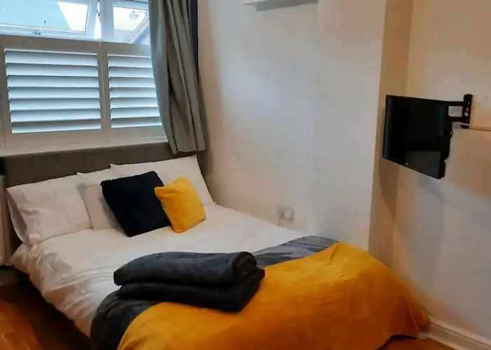 Double Room With Ensuite Close To Silverstone
